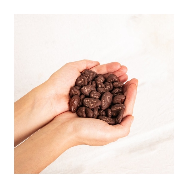 Kakaobohnen mit Fruchtfleisch und schokoliert - Queen Beans von goodmoodfood