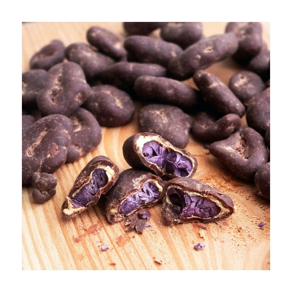 Cocoa beans with pulp and chocolate covered - Queen Beans by goodmoodfood